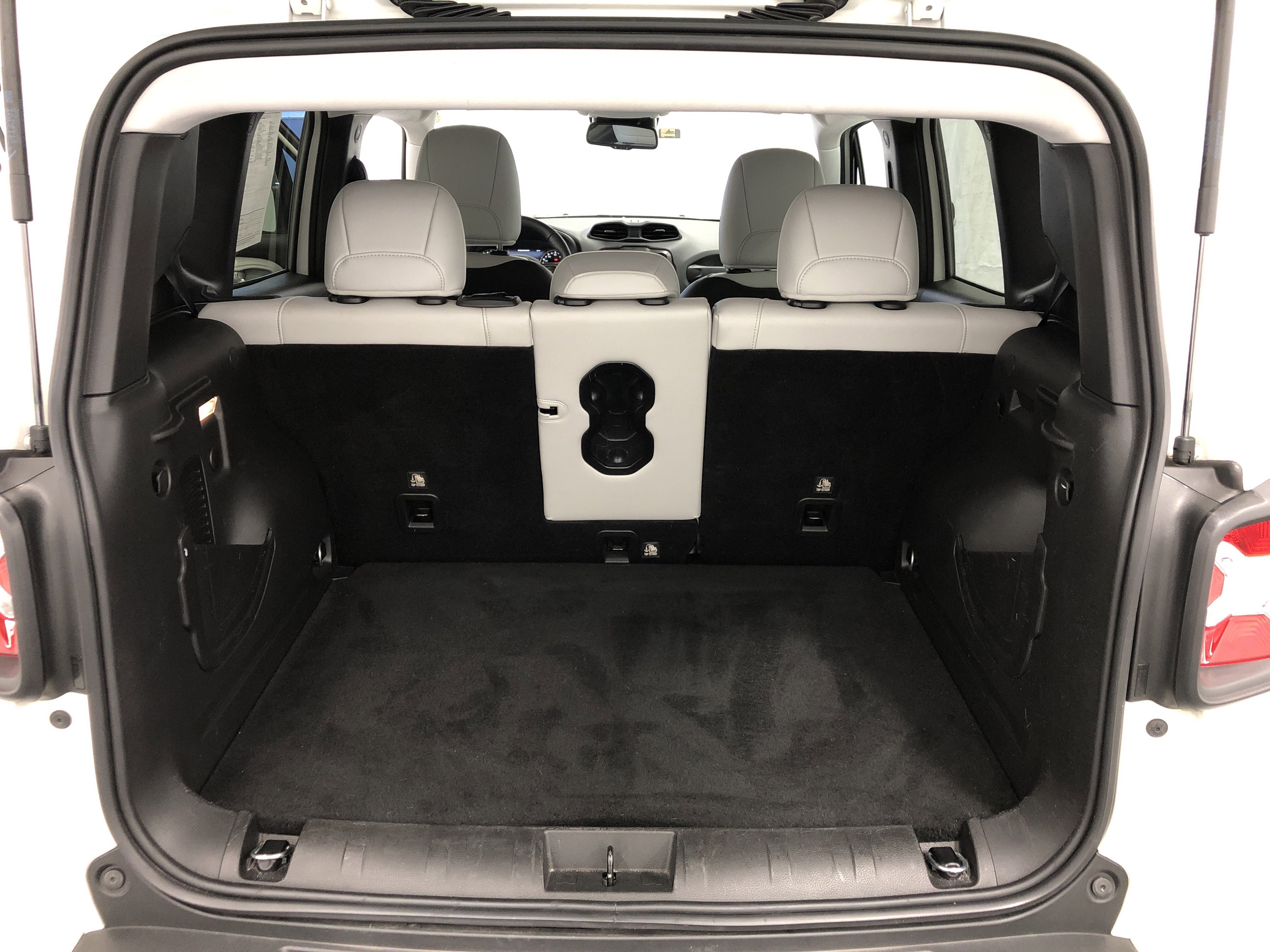 Used 2022 Jeep Renegade Limited AWD/4WD image 9