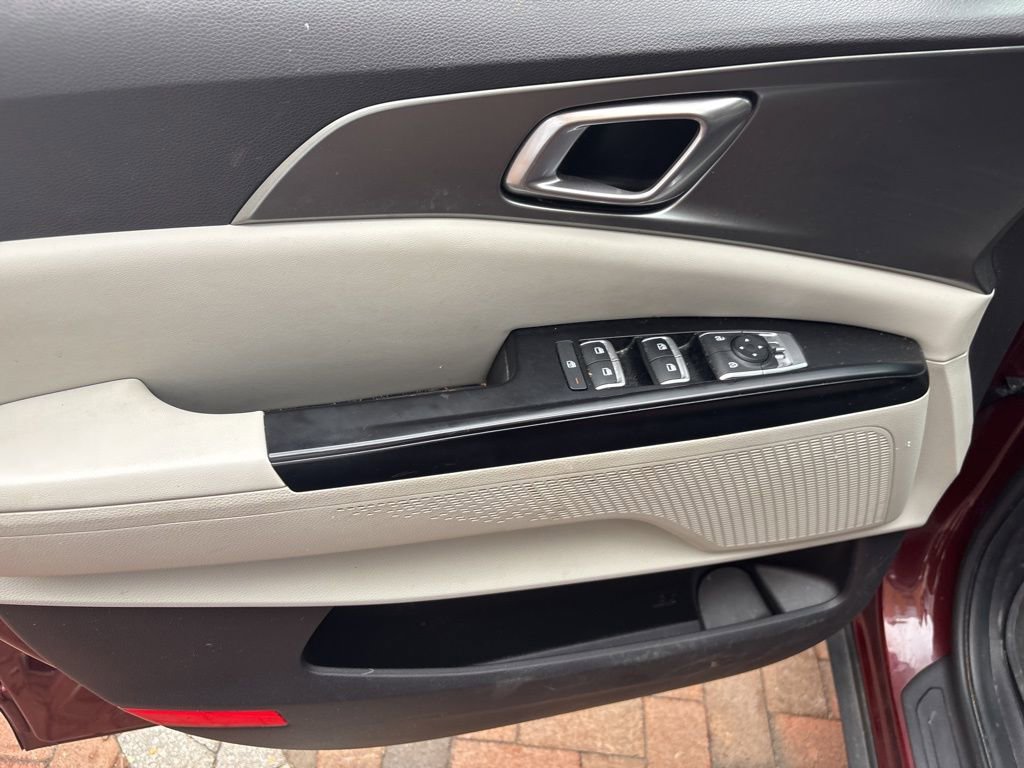 Used 2022 Kia Carnival LX image 14