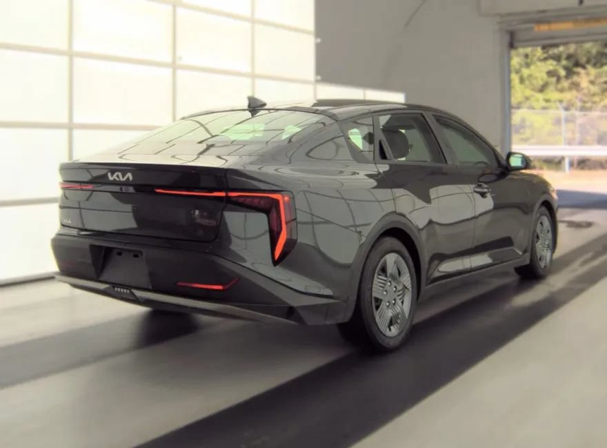 Used 2026 Kia K4 FWD image 2