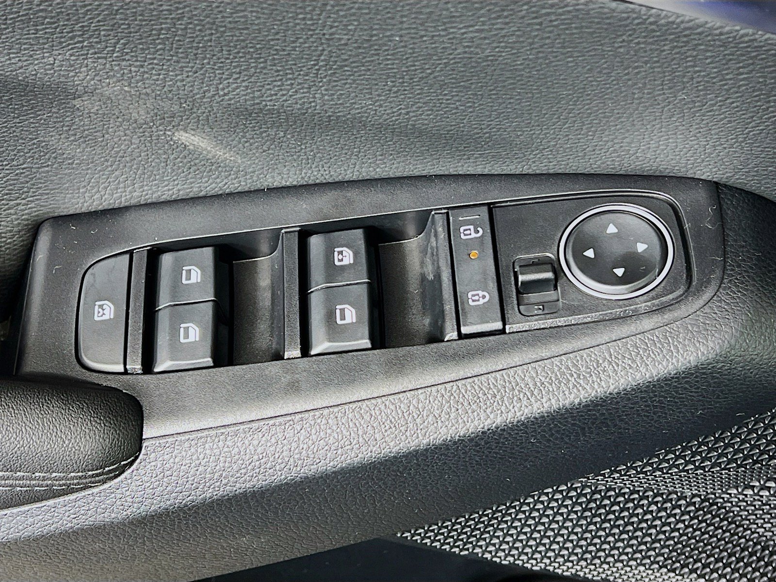 New 2026 Kia Seltos S FWD image 21