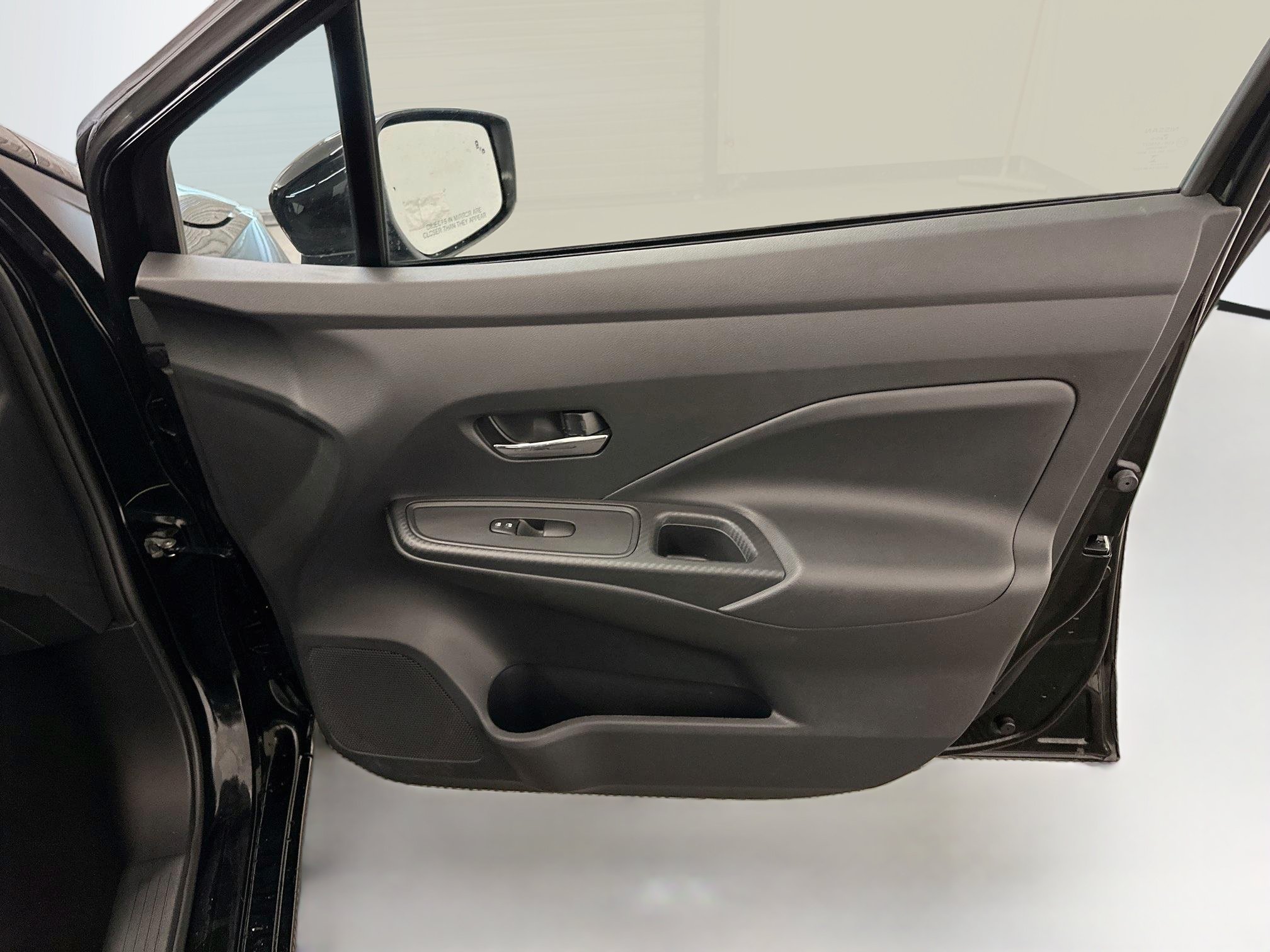 Used 2025 Nissan Versa SV FWD image 32