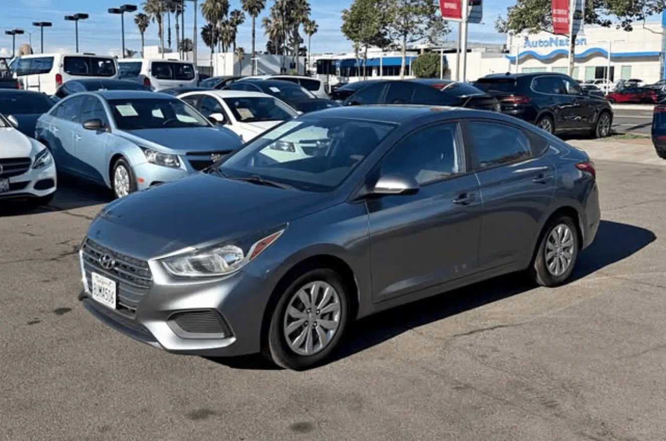 Used 2019 Hyundai Accent SE FWD image 2