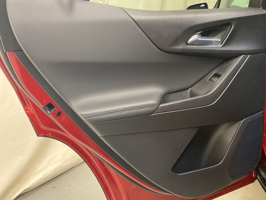 New 2026 Chevrolet Equinox LT w/ Safety and Technology Package FWD image 12