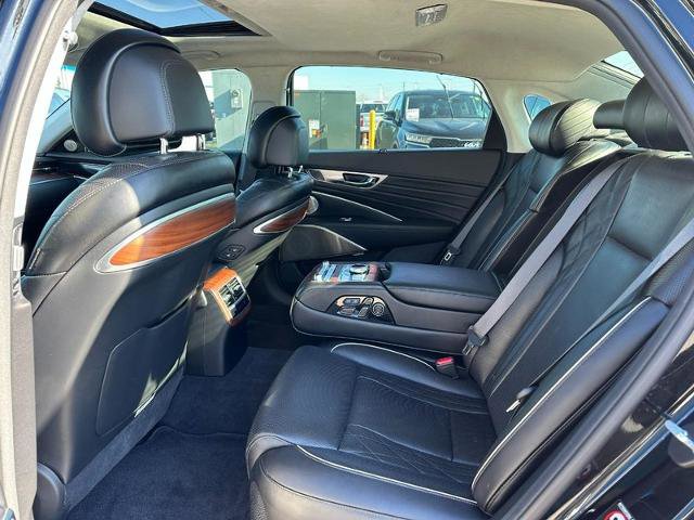 Used 2019 Kia K900 Luxury w/ VIP Package image 10