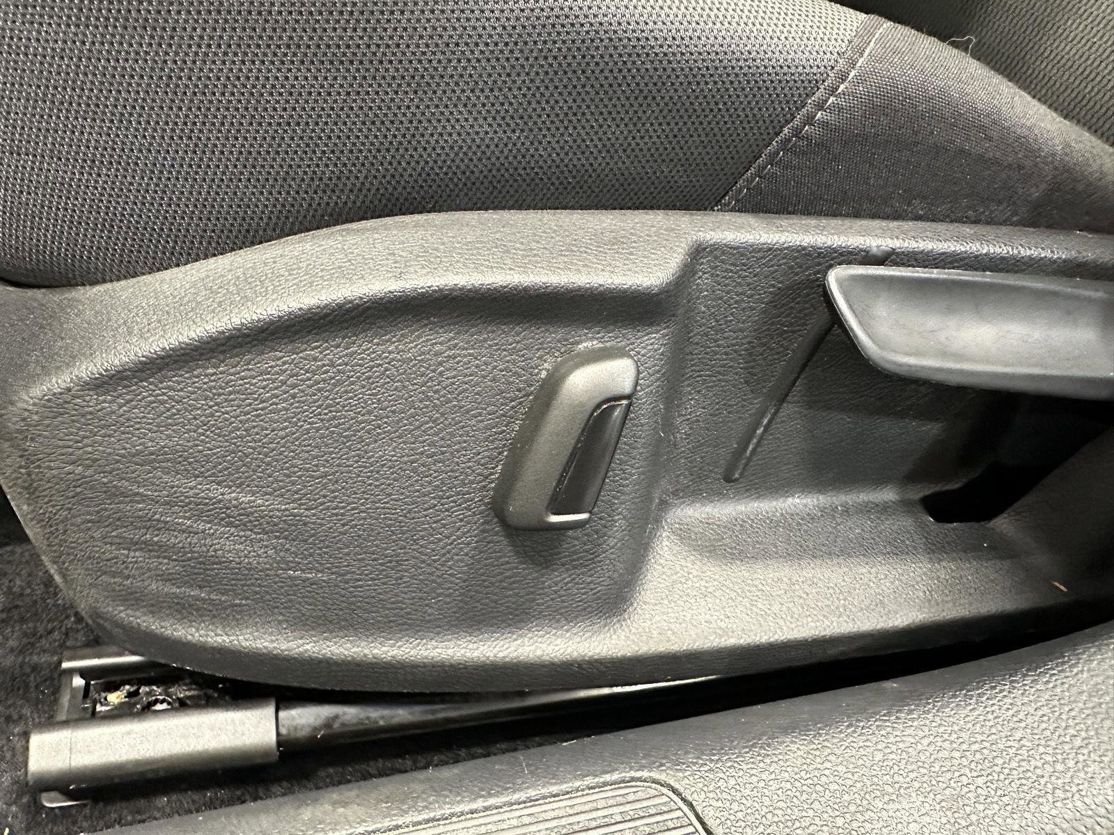 Used 2019 Volkswagen Golf S image 16