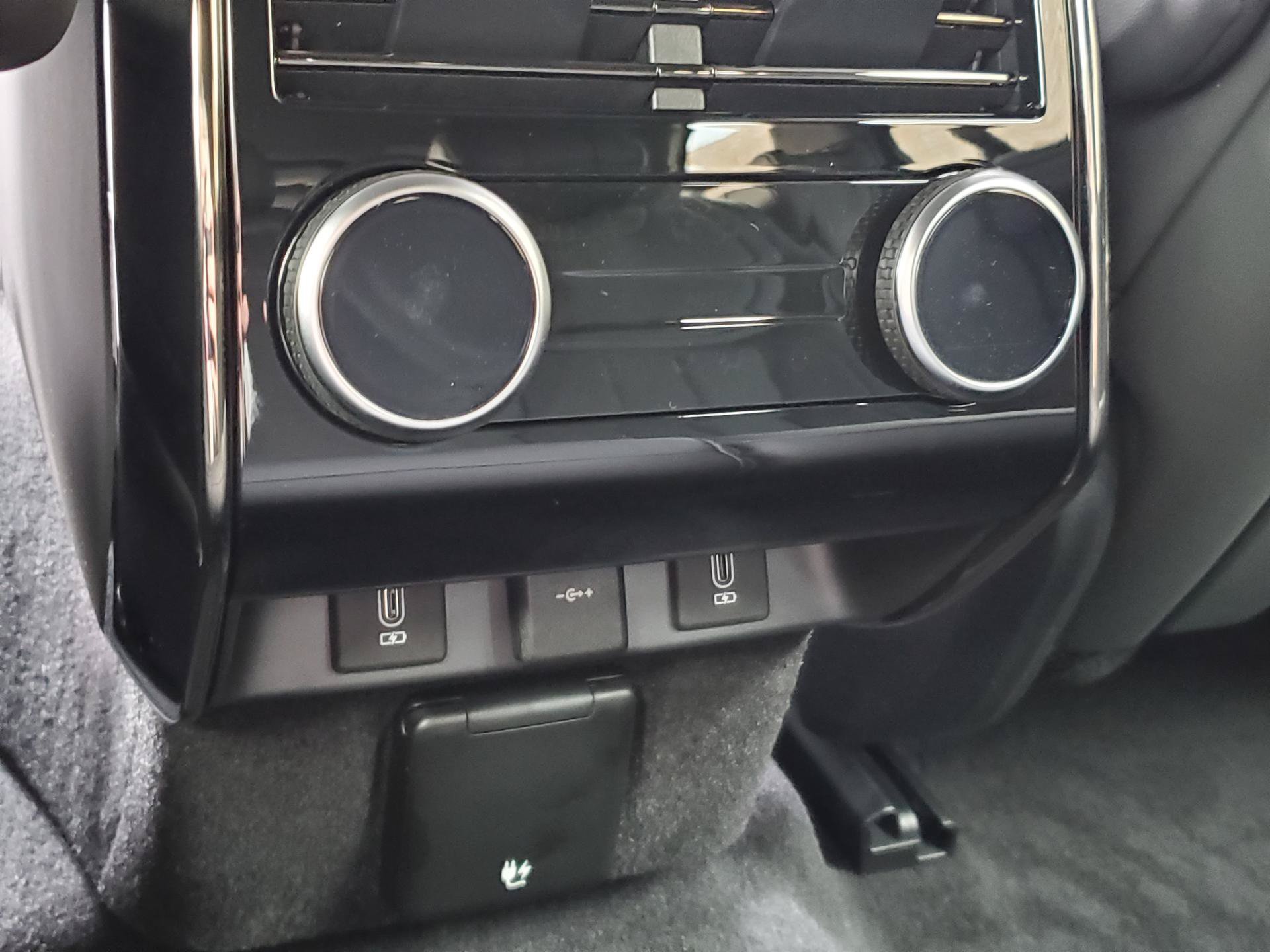New 2027 Land Rover Range Rover Sport Dynamic SE AWD/4WD image 14