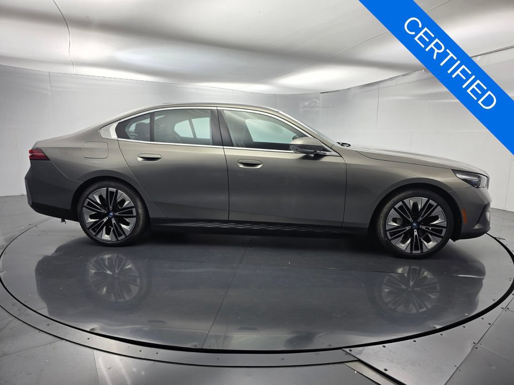 Used 2024 BMW i5 eDrive40i w/ M Sport Package RWD video 3