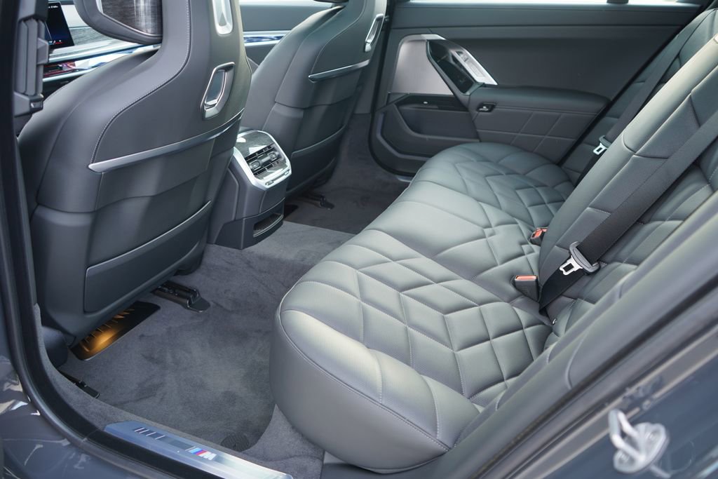 New 2026 BMW 750e xDrive AWD/4WD image 21