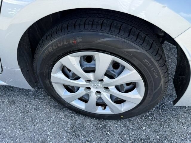 Used 2022 Toyota Corolla LE FWD image 6