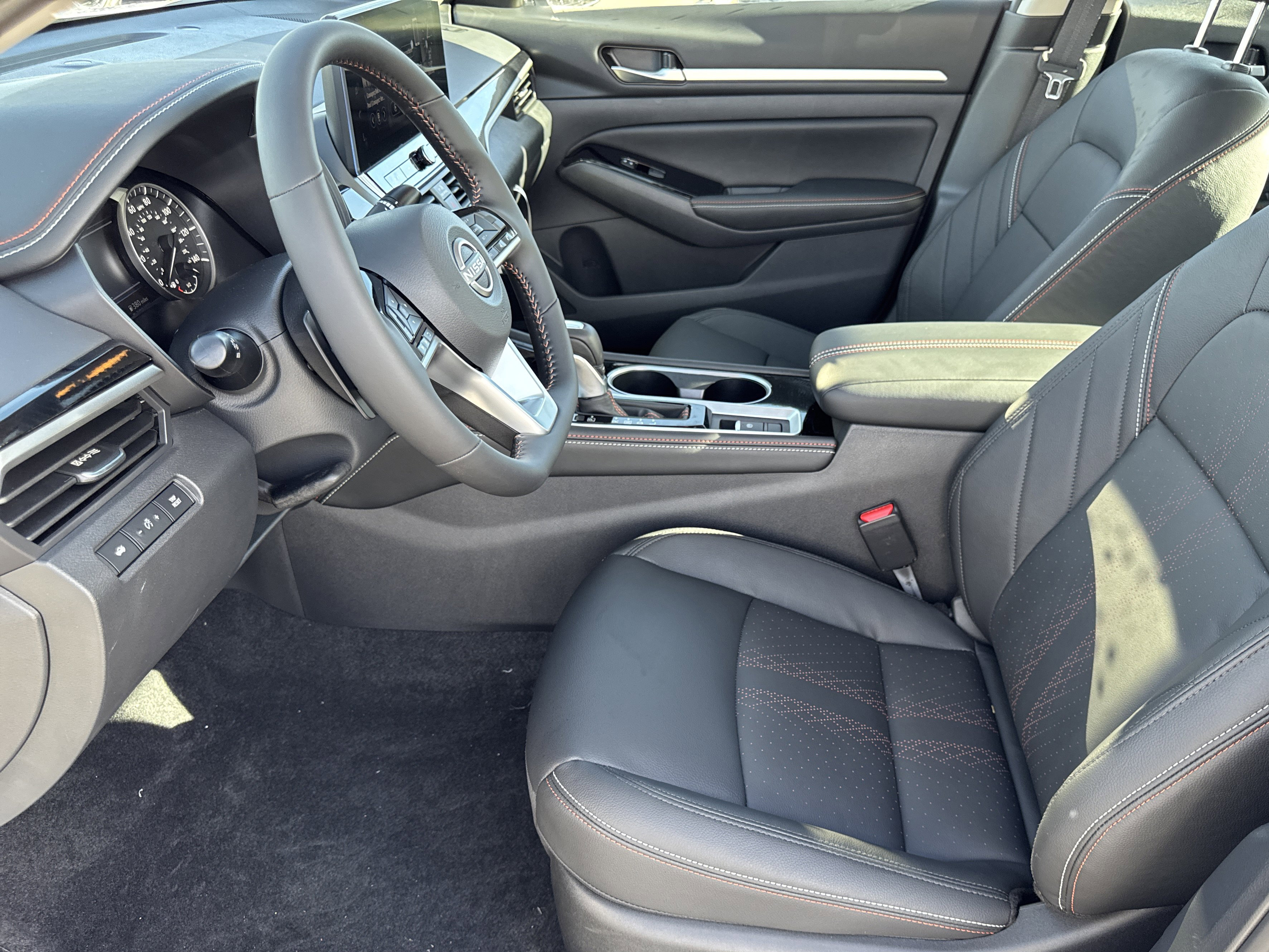 New 2025 Nissan Altima 2.5 SR w/ SR Premium Package AWD/4WD image 11