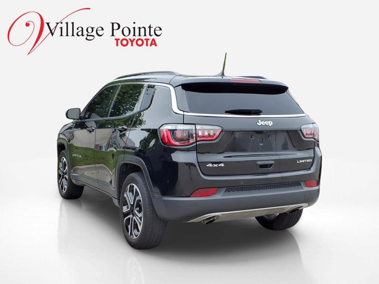 Used 2023 Jeep Compass Limited AWD/4WD image 2