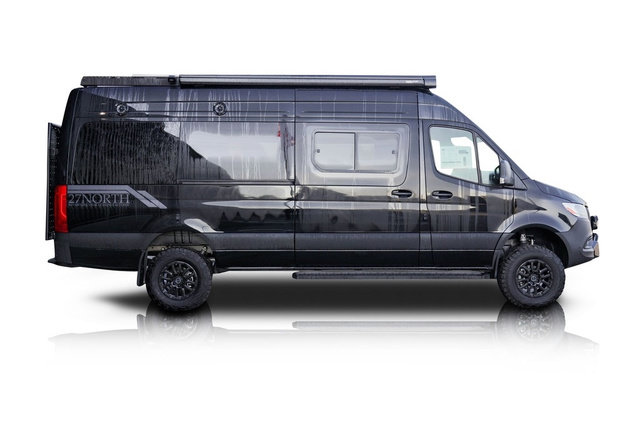 Used 2024 Mercedes-Benz Sprinter 2500 image 2