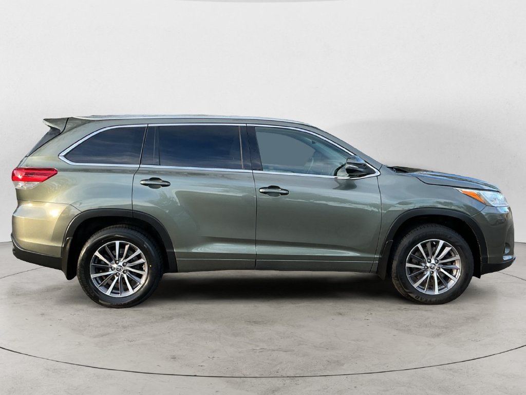 Used 2018 Toyota Highlander XLE AWD/4WD image 7