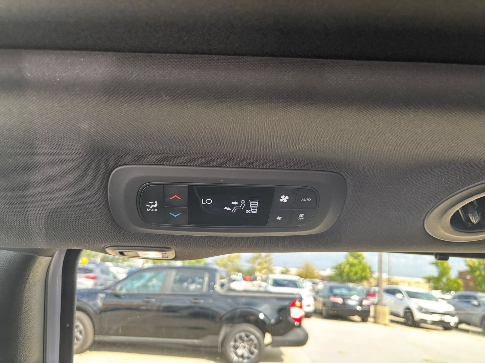 Used 2025 Chrysler Pacifica Limited FWD image 22