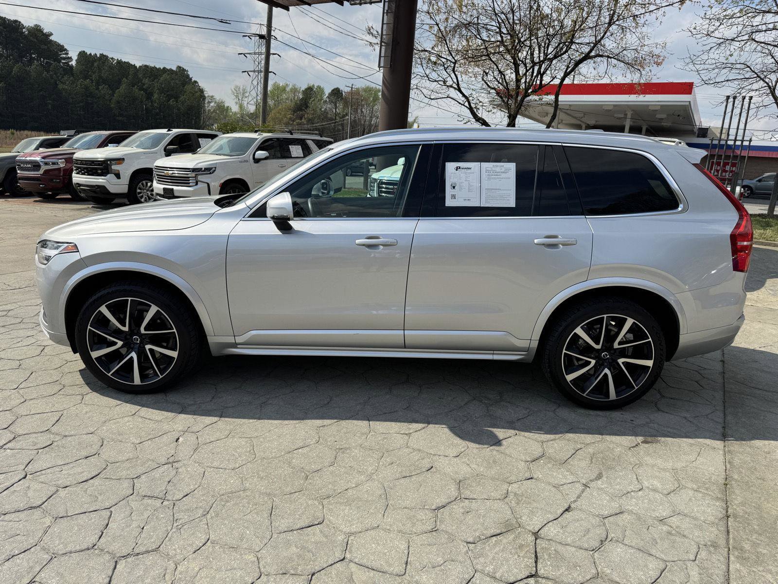 Used 2022 Volvo XC90 T6 Momentum w/ Climate Package AWD/4WD image 11