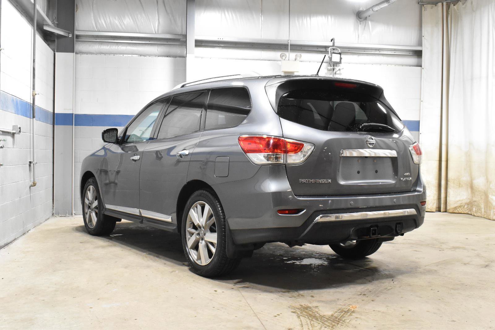 Used 2015 Nissan Pathfinder Platinum w/ Cargo Package AWD/4WD image 22