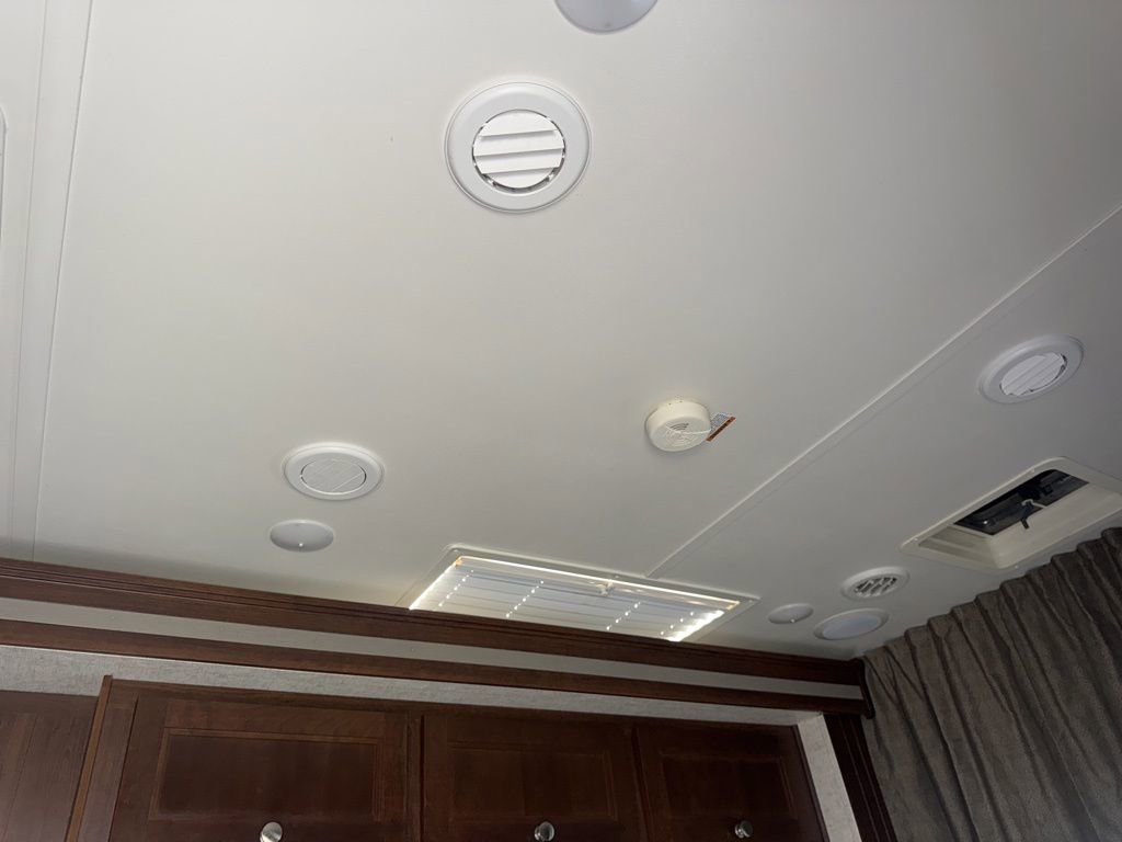 Used 2017 Ford E-450 and Econoline 450 Super Duty w/ Motorhome Prep Package image 45