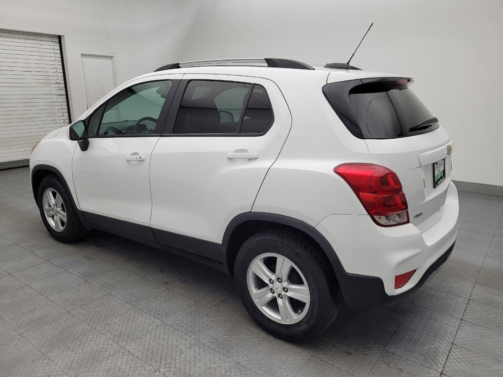 Used 2021 Chevrolet Trax LT w/ LT Convenience Package FWD image 3