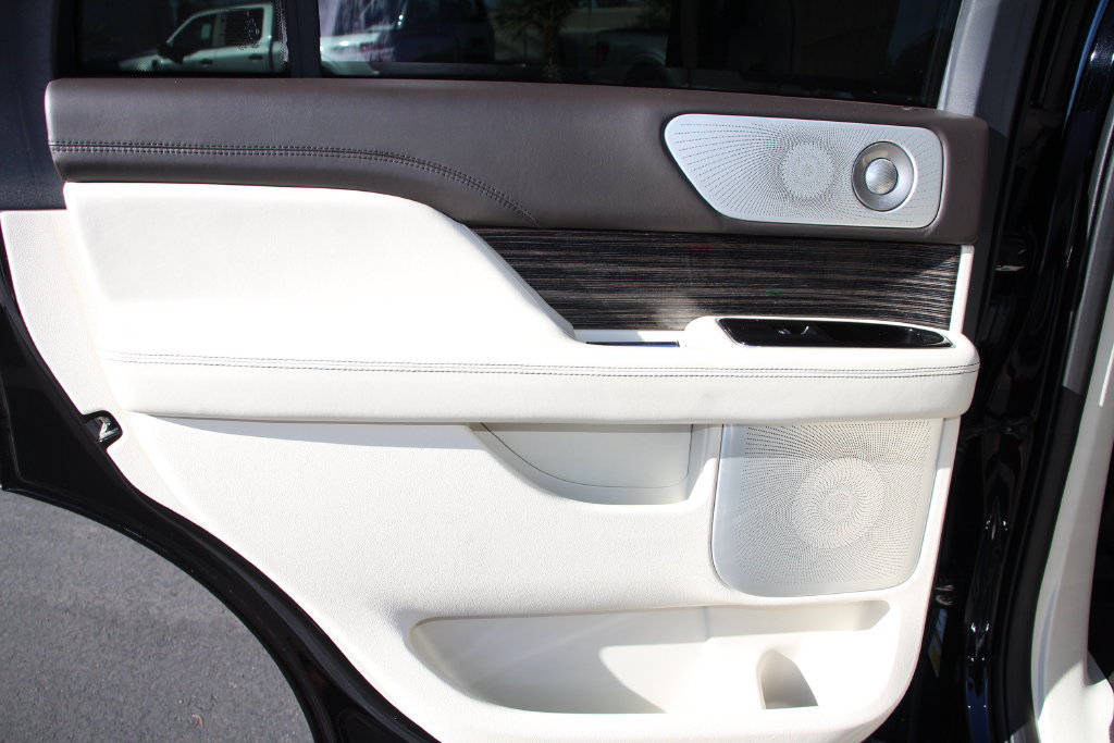 Certified 2023 Lincoln Navigator Black Label AWD/4WD image 16