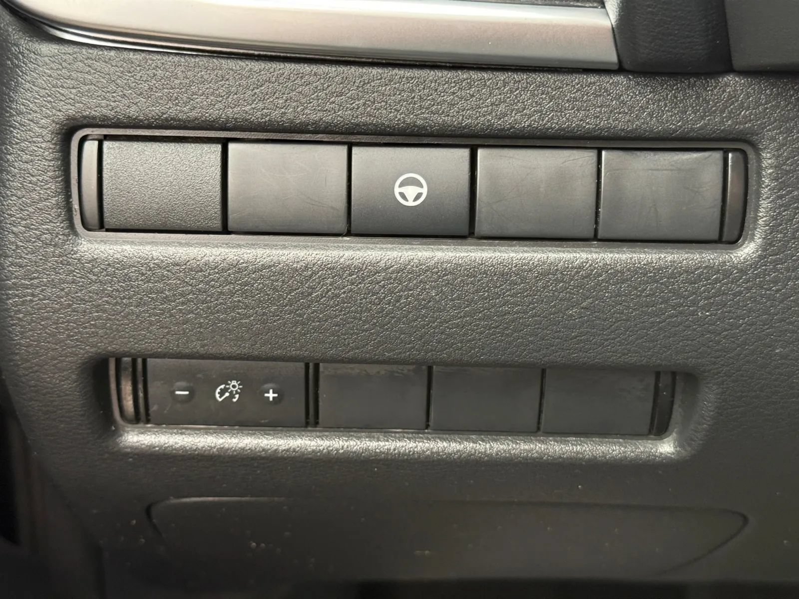 Used 2022 Nissan Rogue SV AWD/4WD image 40