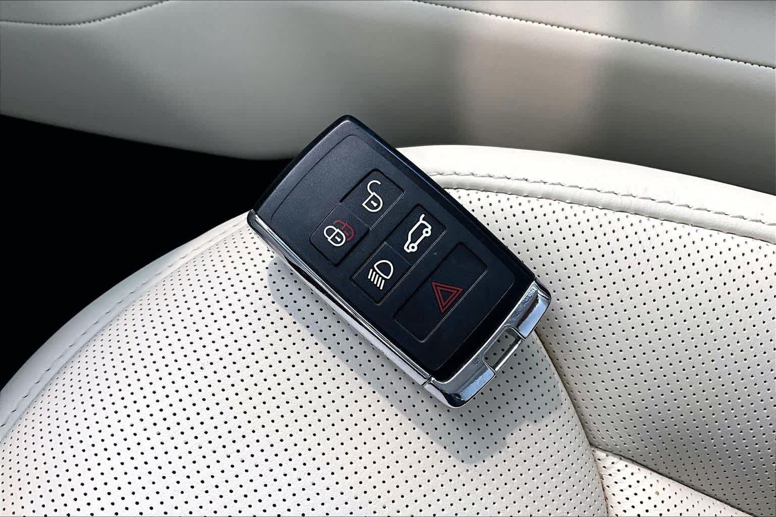 Used 2026 Land Rover Range Rover SE AWD/4WD image 14