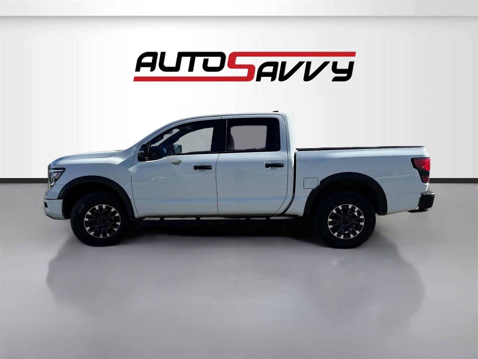 Used 2023 Nissan Titan PRO-4X w/ Pro-4x Convenience Package image 4