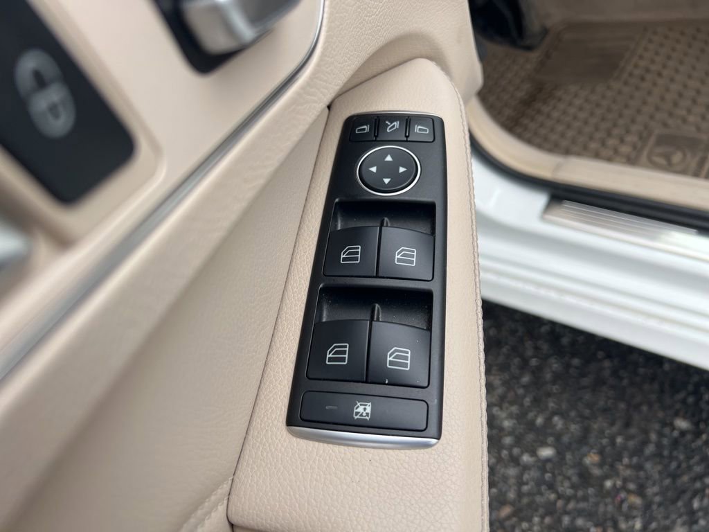 Used 2015 Mercedes-Benz E 350 4MATIC Sedan image 29