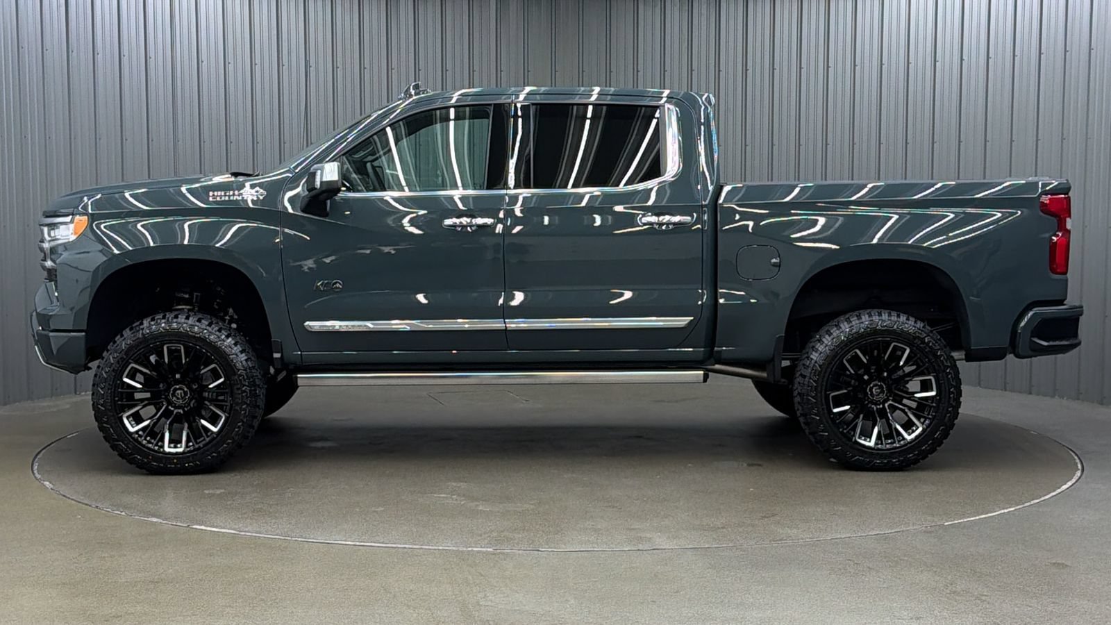 Used 2026 Chevrolet Silverado 1500 High Country w/ High Country Premium Package AWD/4WD image 2