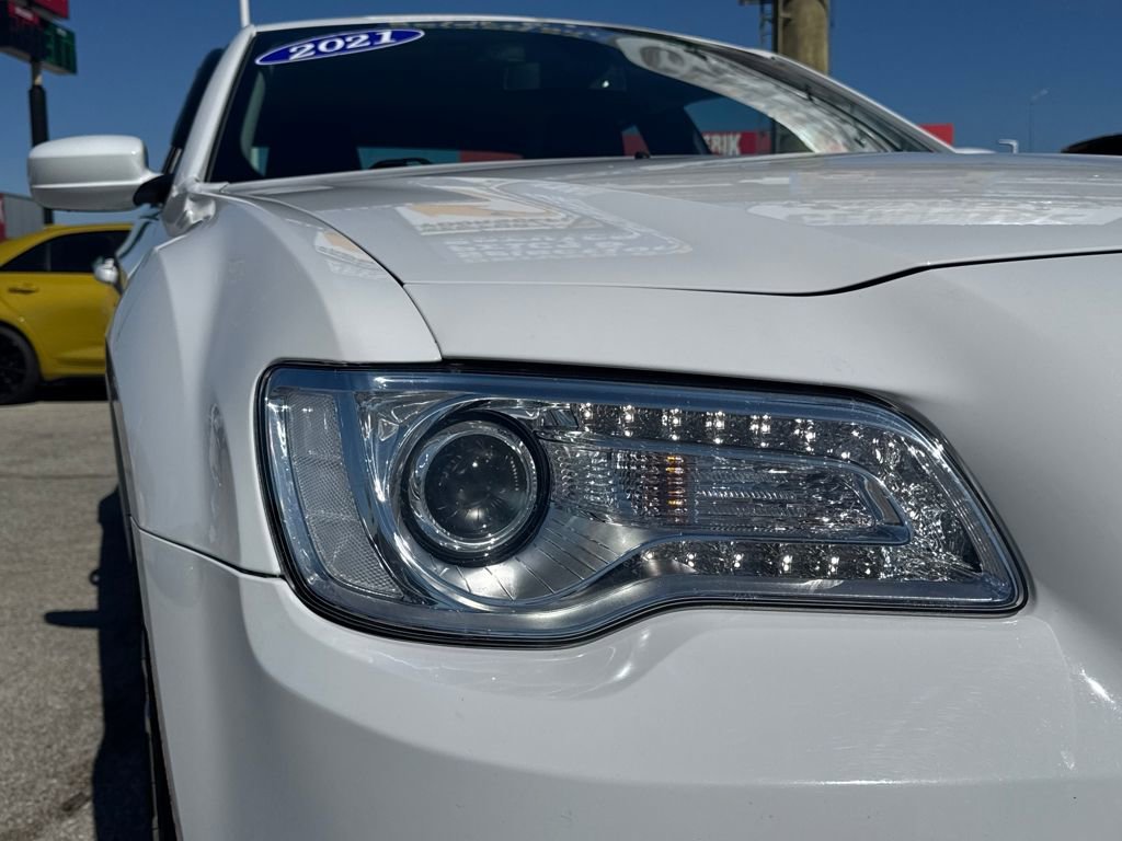 Used 2021 Chrysler 300 Touring w/ Driver Convenience Group image 11