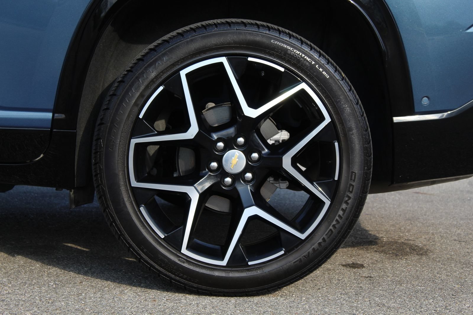 Used 2025 Chevrolet Traverse High Country w/ LPO, Floor Liner Package AWD/4WD image 32