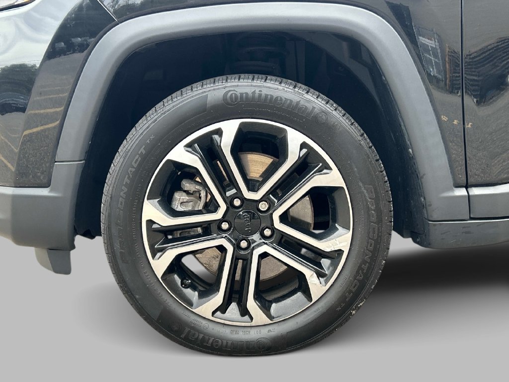 Certified 2023 Jeep Compass Limited w/ Sun and Sound Group AWD/4WD image 9