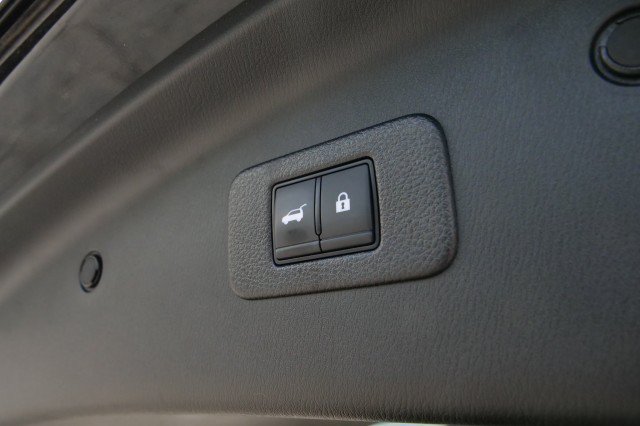 Used 2023 Nissan Armada Platinum w/ Captain's Chairs Package RWD image 39
