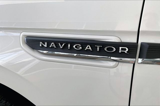 Used 2022 Lincoln Navigator Reserve AWD/4WD image 24