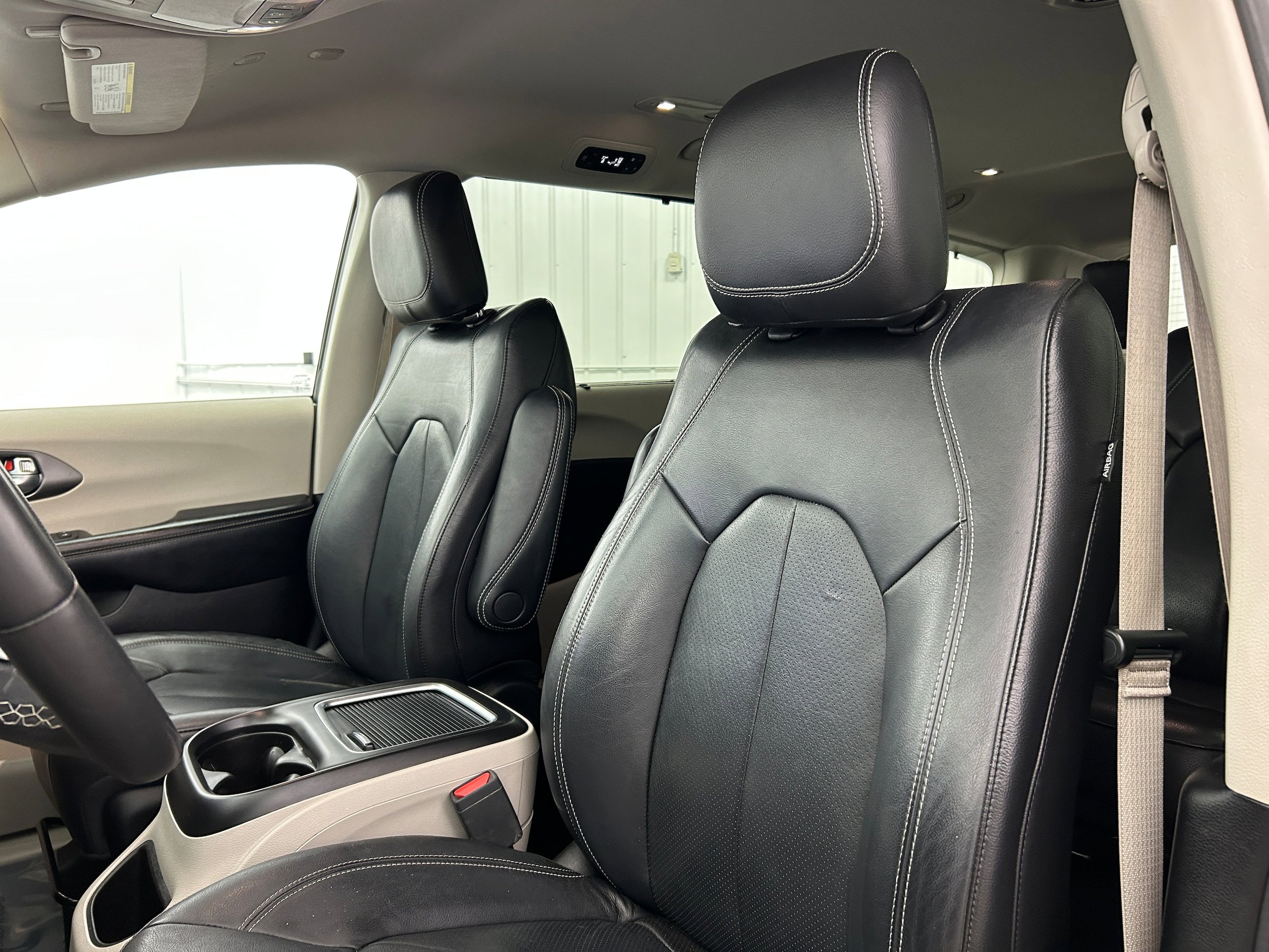 Used 2022 Chrysler Pacifica Touring-L FWD image 24