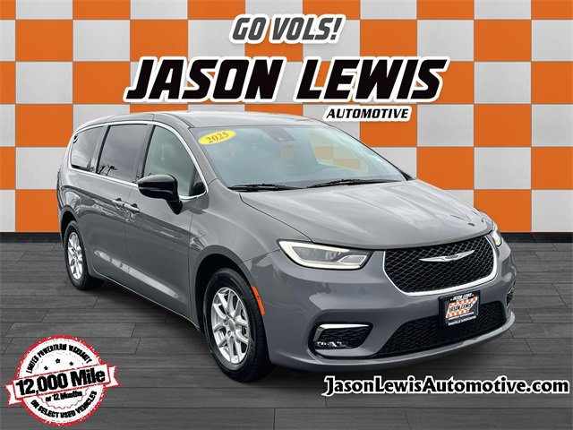 Used 2025 Chrysler Pacifica Select