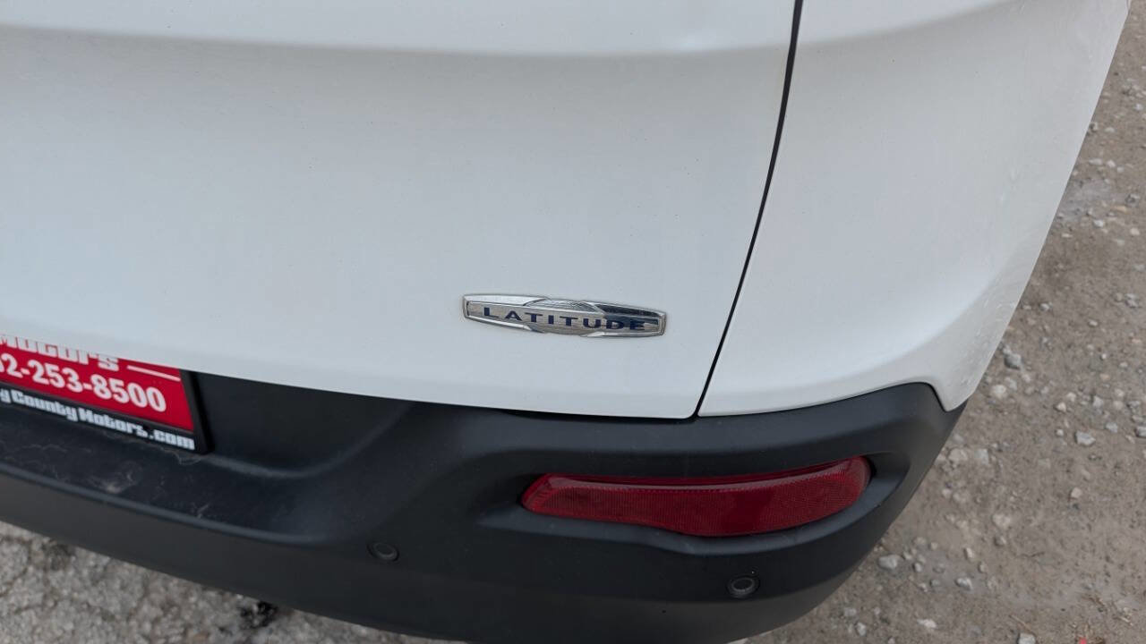 Used 2015 Jeep Cherokee Latitude w/ Cold Weather Group image 11