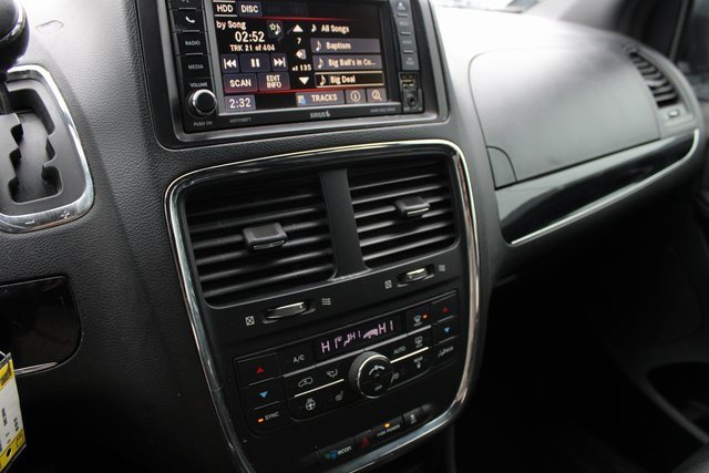 Used 2016 Dodge Grand Caravan SXT image 16