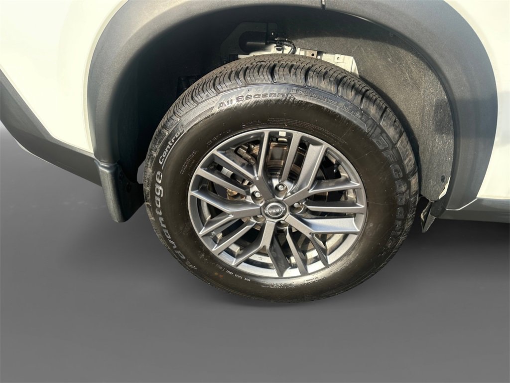 Used 2023 Nissan Rogue S image 10