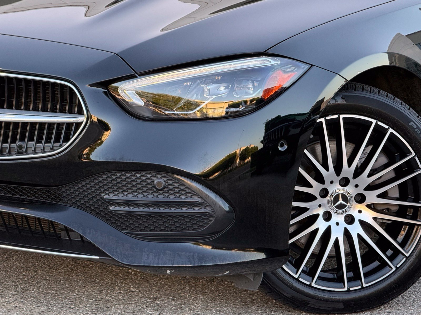 Used 2024 Mercedes-Benz C 300 Sedan image 3