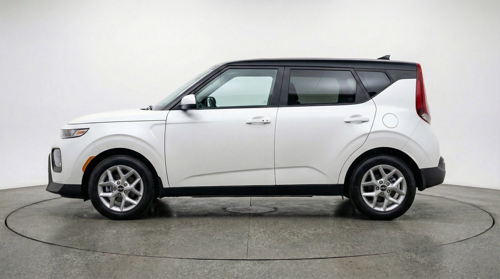 Used 2025 Kia Soul LX w/ LX Technology Package FWD image 5