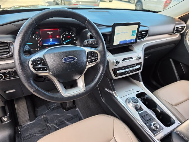 Used 2024 Ford Explorer XLT w/ Equipment Group 202A AWD/4WD image 11