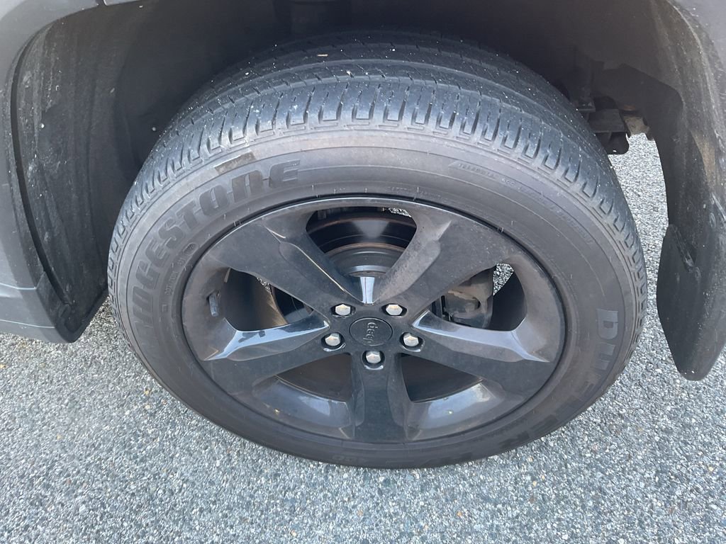 Used 2023 Jeep Grand Cherokee Altitude image 6