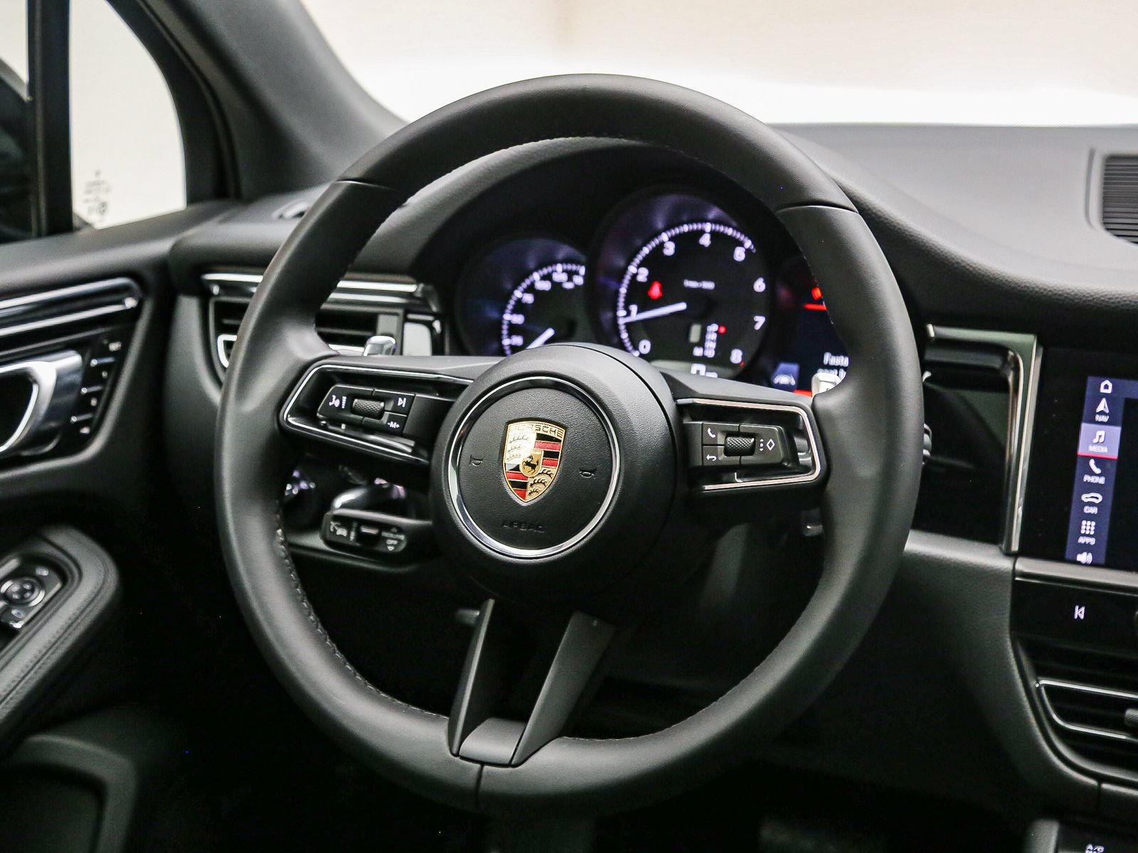 Certified 2026 Porsche Macan AWD/4WD image 20
