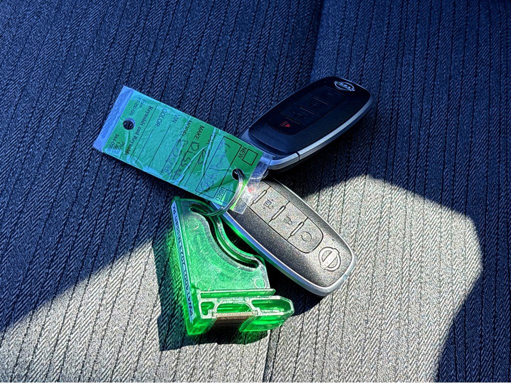 Used 2023 Nissan Rogue SV image 29