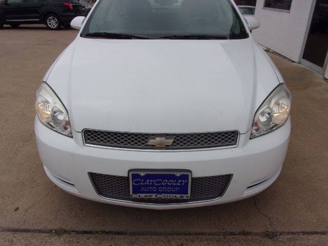 Used 2016 Chevrolet Impala LT FWD image 2
