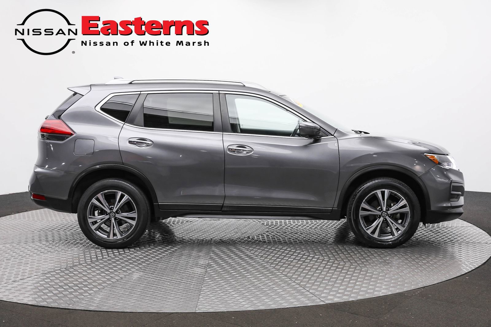Used 2019 Nissan Rogue SV w/ Premium Package image 4