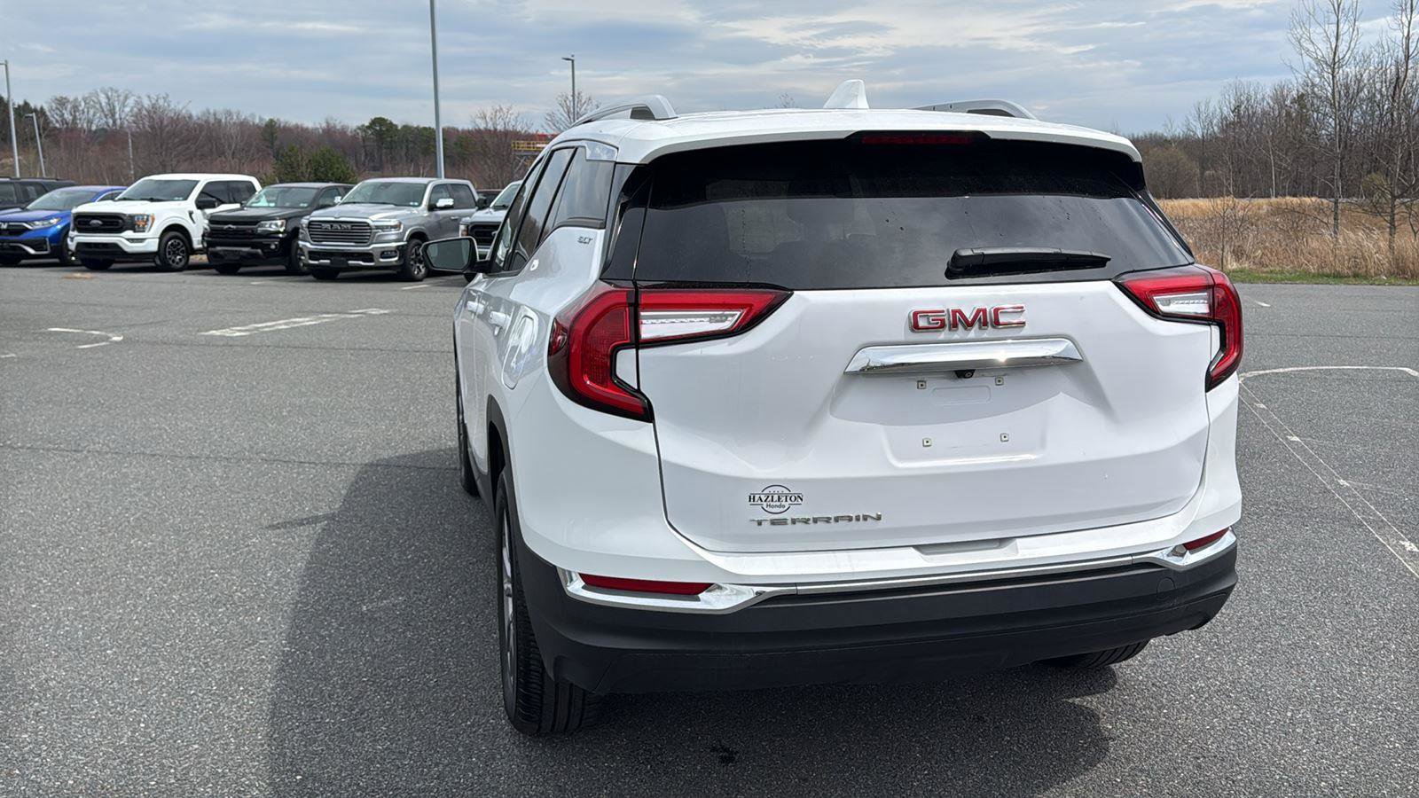 Used 2024 GMC Terrain SLT FWD image 8