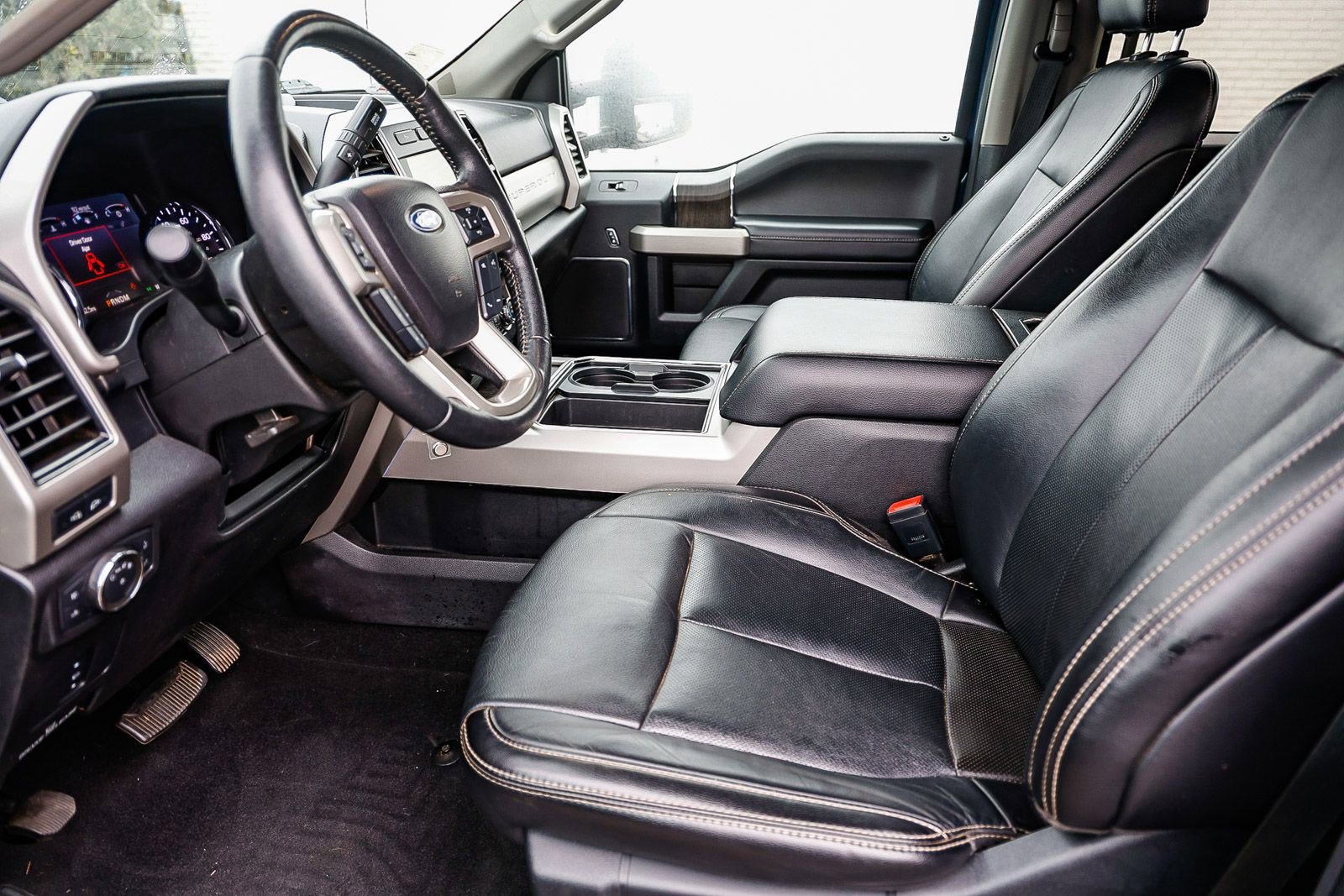 Used 2020 Ford F350 Lariat image 5