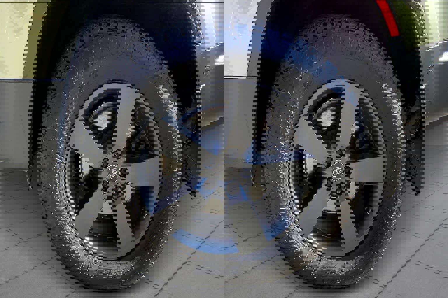 Used 2024 Land Rover Defender 130 S image 9