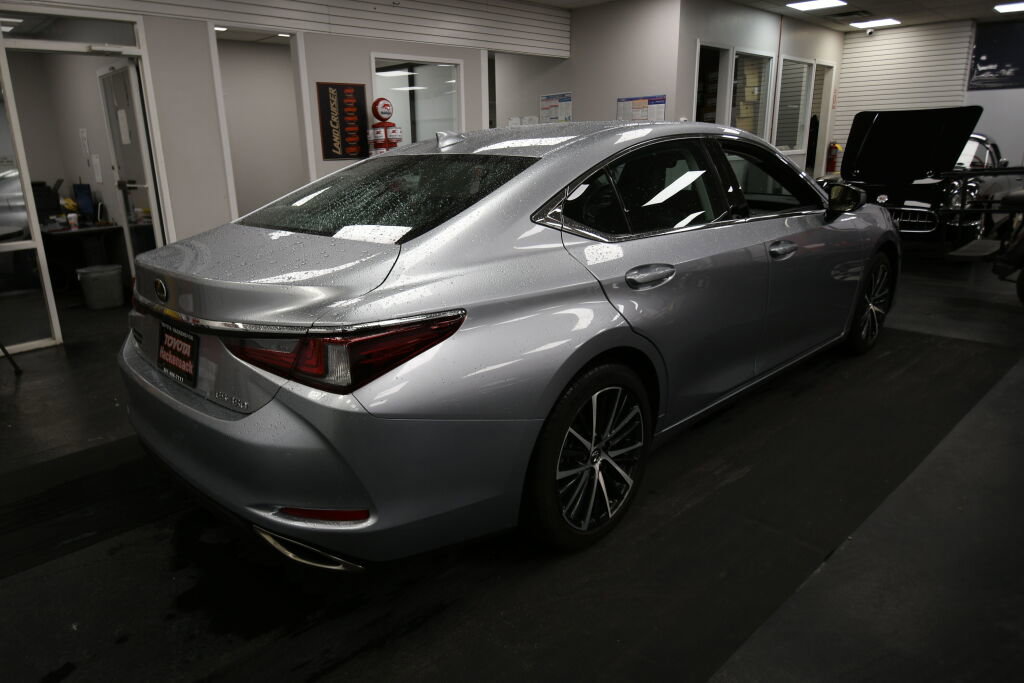 Used 2024 Lexus ES 350 w/ Premium Package image 7